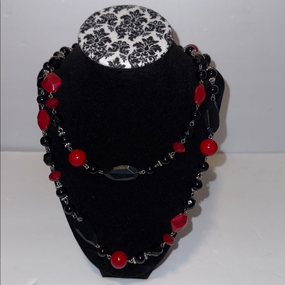 Elegant Red and Black Beaded Necklace